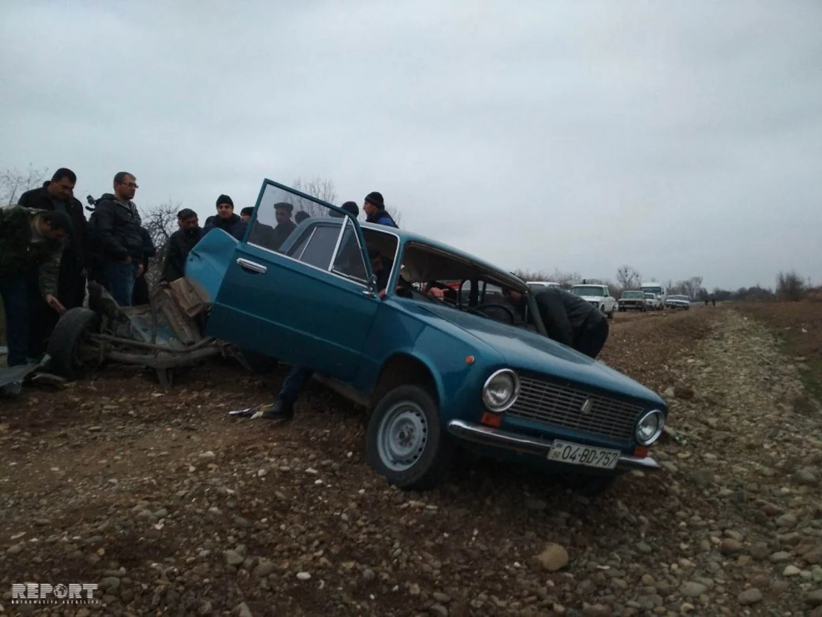Ağcabədidə baş verən yol qəzasında iki nəfər xəsarət alıb - FOTO