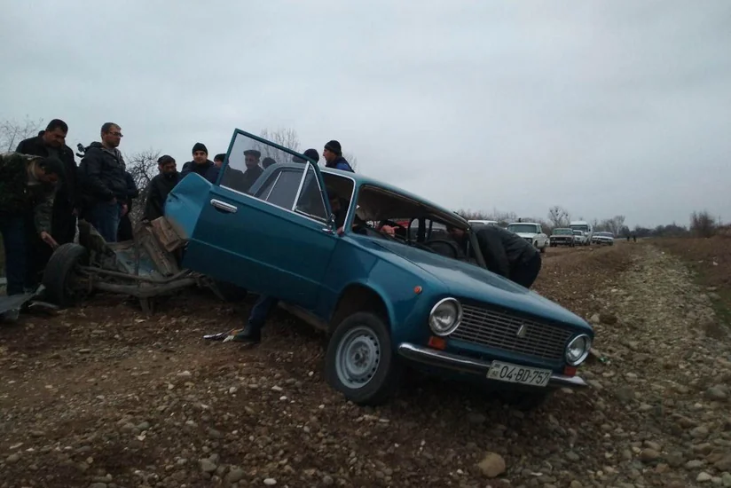 Ağcabədidə baş verən yol qəzasında iki nəfər xəsarət alıb - FOTO