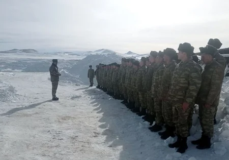 Dünya Azərbaycanlılarının Həmrəyliyi Günü və Yeni il münasibətilə Azərbaycan Ordusunda silsilə tədbirlər keçirilib