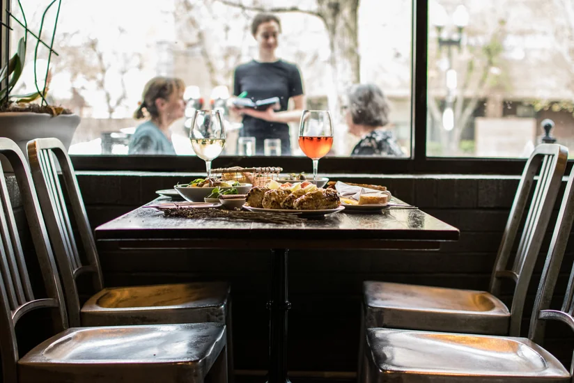 “Samux vadisi” kafesinin icarədarı və müştəriləri cərimələndi