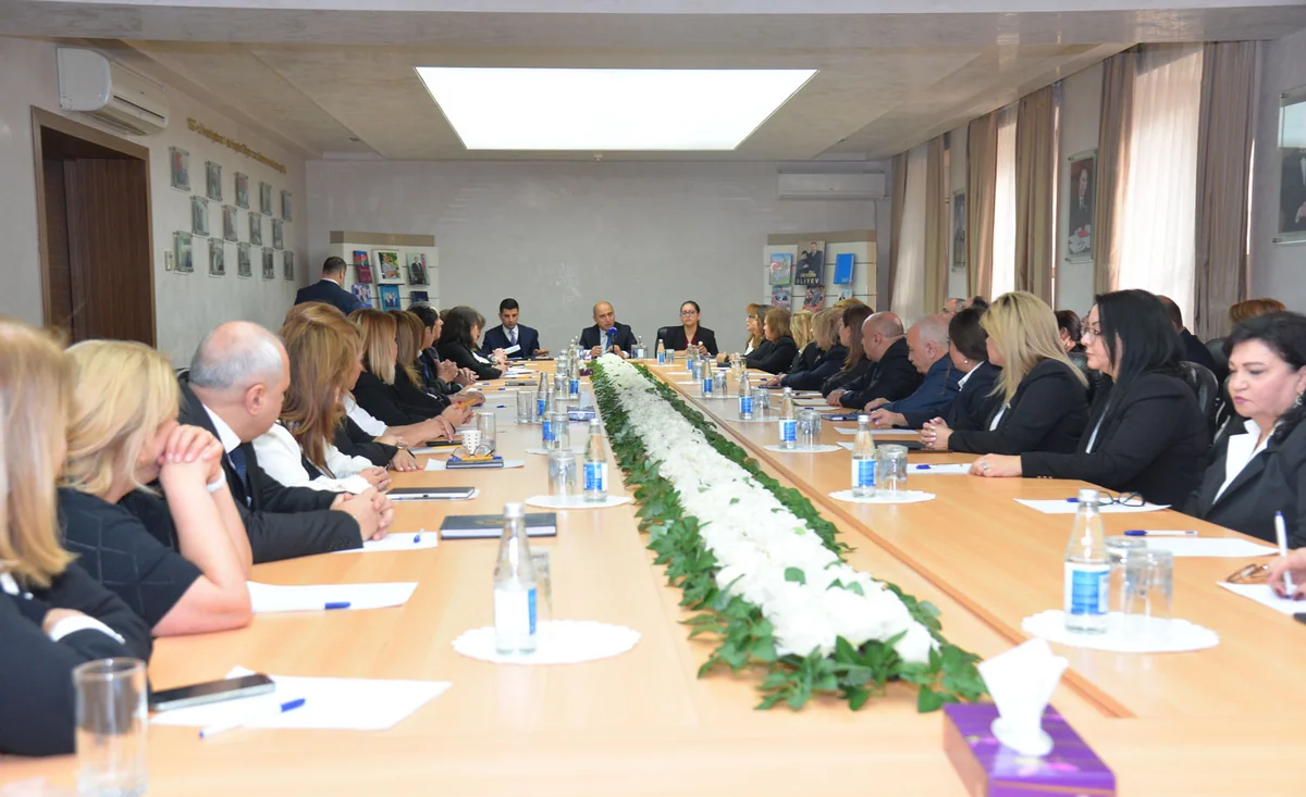 Emin Əmrullayev Bakıda məktəb direktorları ilə görüşüb, tapşırıqlar verib