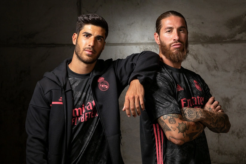 Real Madrid üçüncü formasını təqdim etdi