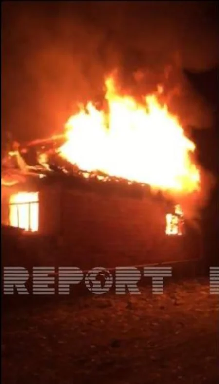 Qax sakini özünün 3 otaqlı evini yandırıb