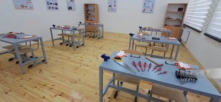 Sarıcalı kənd tam orta məktəbinin binası müasir tələblərə uyğun inşa edilib