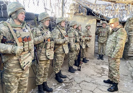 Начальник Генштаба проверил боеготовность расположенных в высокогорье воинских частей в приграничных с Арменией районах