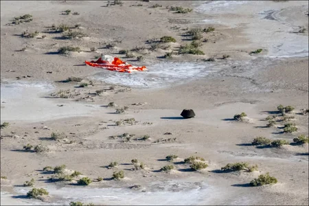 OSIRIS-REx zondunun kapsulu asteroiddən alınan maddə nümunəsi ilə Yerə qayıdıb