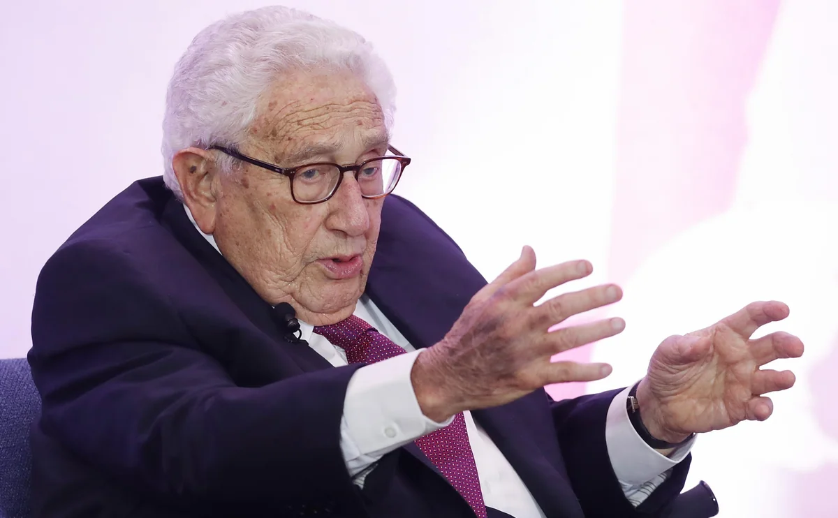 Киссинджер: двойственная позиция РФ привела к войне в Украине