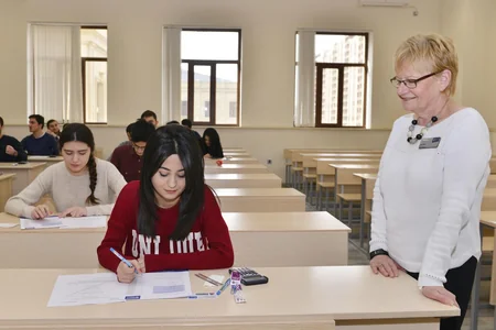 Britaniyalı müəllimlər BANM-də qış semestrinin imtahanlarını keçirir