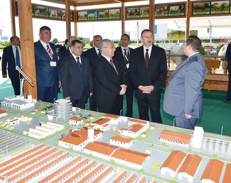 Prezident İlham Əliyev Beynəlxalq qida sənayesi və kənd təsərrüfatı sərgiləri ilə tanış olub