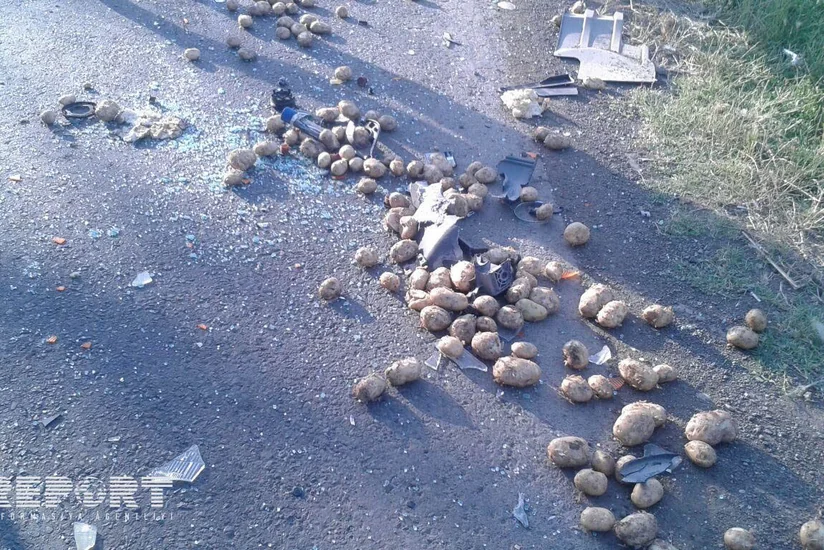 В Джалилабаде опрокинулся загруженный картофелем грузовик, на дороге возникла пробка - ФОТО
