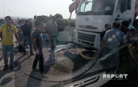 Bakıda sürücünün yatması nəticəsində avtobus qəzaya düşüb: 1 nəfər ölüb, 10-dan çox şəxs yaralanıb - FOTO - VİDEO - YENİLƏNİB-2