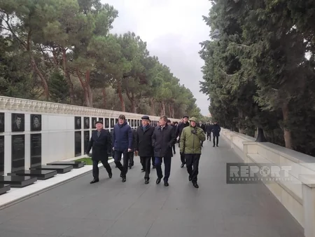 TDT-nin Bakı-Şuşa forumunun iştirakçıları Fəxri və Şəhidlər xiyabanlarını ziyarət ediblər
