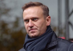 Məhkəmə Aleksey Navalnını həbsdə saxladı