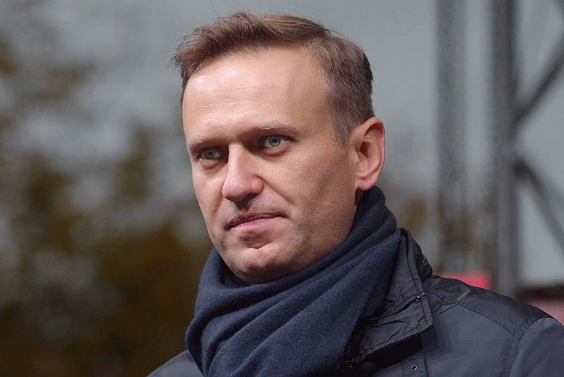 Məhkəmə Aleksey Navalnını həbsdə saxladı