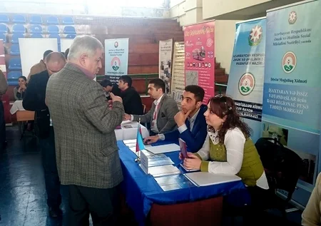 Əmək yarmarkasında tələbə və məzunlara 630 boş iş yeri təklif olunub