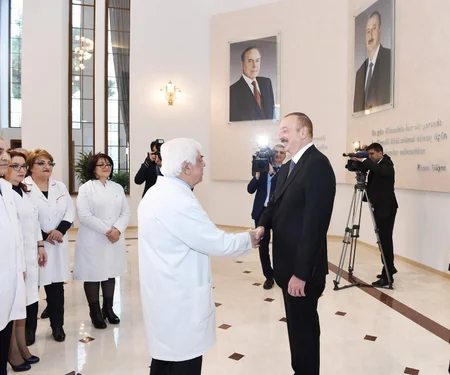 Prezident İlham Əliyev Bakıda Elmi-Tədqiqat Tibbi Bərpa İnstitutunda əsaslı yenidənqurmadan sonra yaradılan şəraitlə tanış olub - YENİLƏNİB