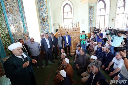 Праздничный намаз в мечети Тезепир - ВИДЕОРЕПОРТАЖ