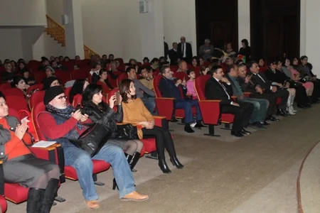 Özbəkistanda Azərbaycan milli geyimlərinin moda sərgisi keçirilib