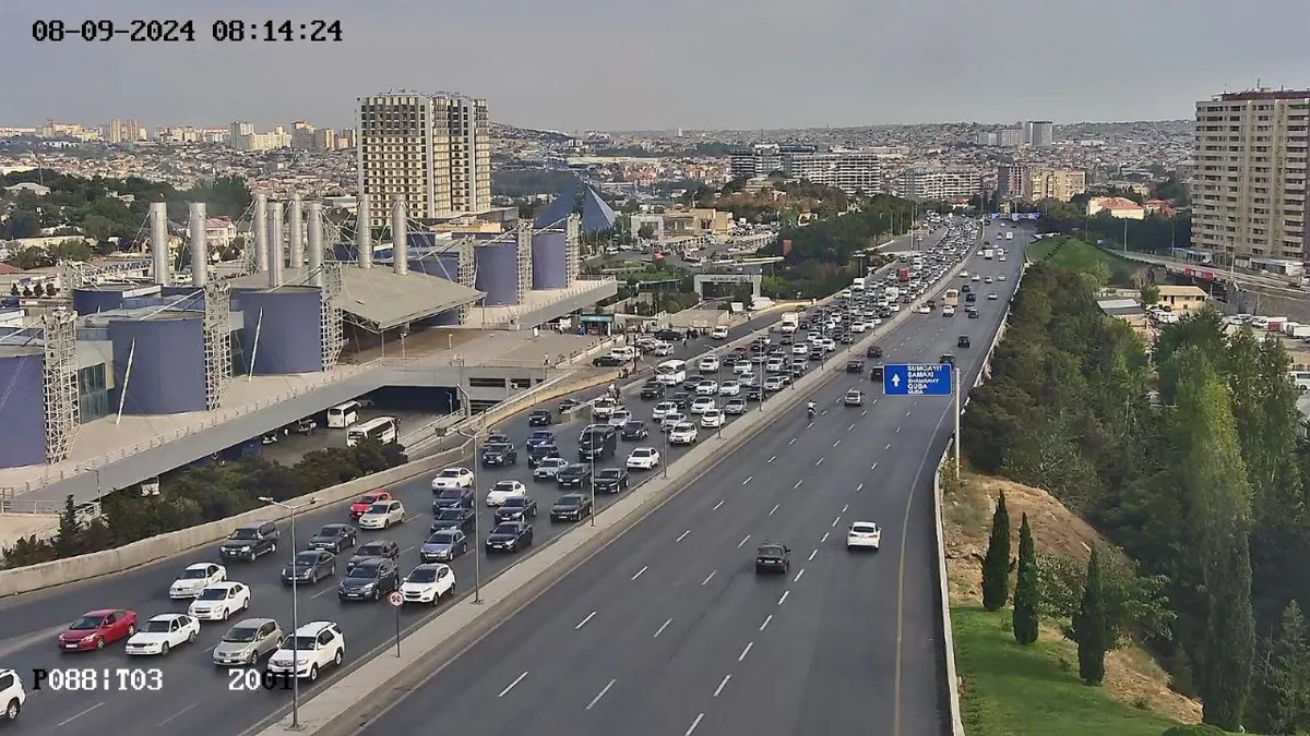Bakının bir sıra yollarında sıxlıq var - SİYAHI