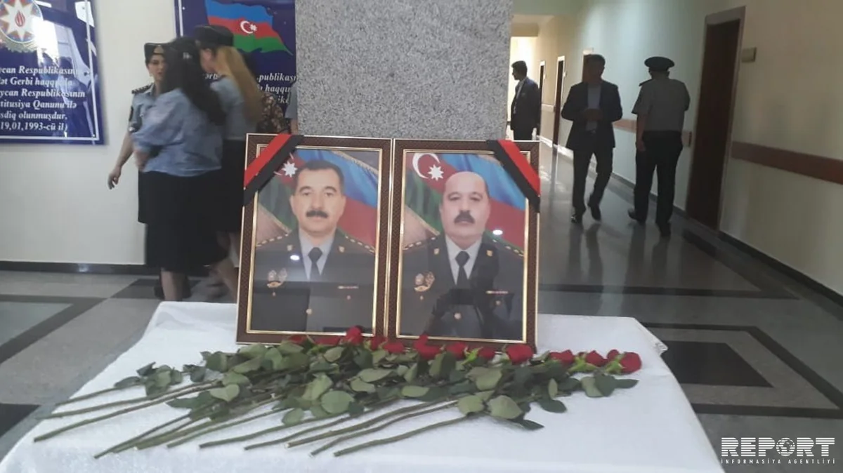 Prezident Gəncədə şəhid olan polis zabitlərini təltif edib