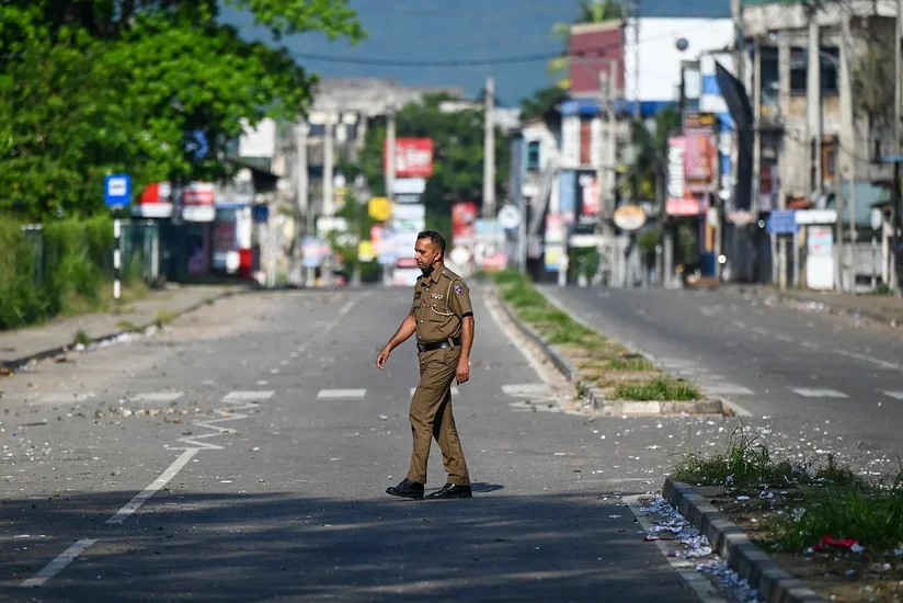 Премьер Шри-Ланки подал президенту прошение об отставке