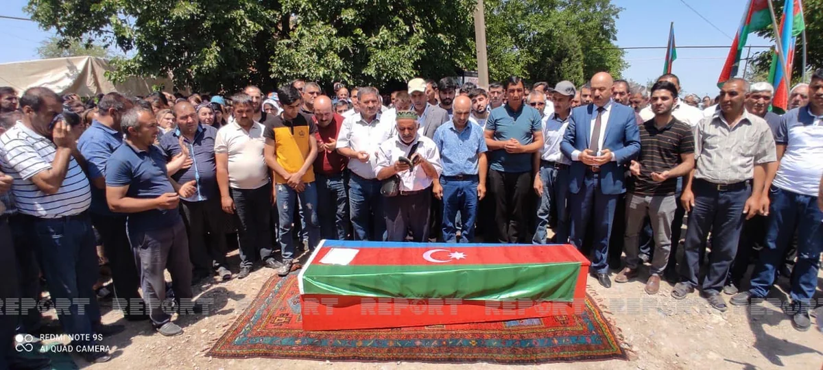 Kəlbəcərdə minaya düşərək həlak olan məmur dəfn olunub - VİDEO - YENİLƏNİB