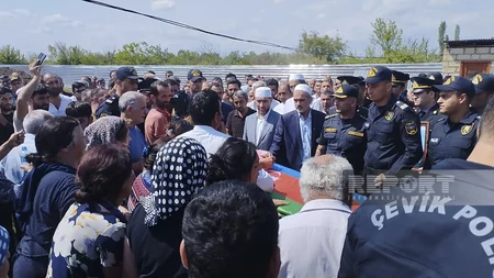 Bakıda silahlı insident zamanı həlak olan polislər dəfn edilib - YENİLƏNİB