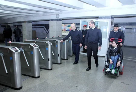 Bakı Metropoliteni vaqonlarda əlil arabası üçün yerlərin quraşdırılmasına başlayıb