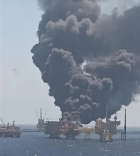 При взрыве на морской платформе Pemex пострадали шесть человек
