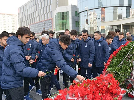 Millimizin üzvləri Xocalı faciəsinin qurbanlarını yad etdi - FOTO