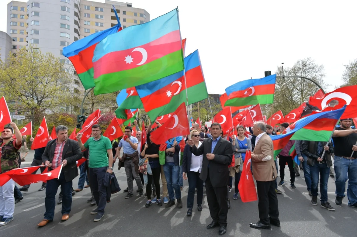 Türk və Azərbaycan diasporu Berlində izdihamlı yürüş keçirib