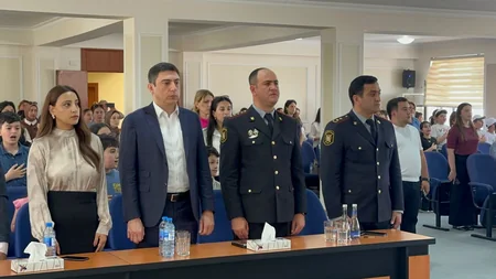 “Yol hərəkəti qaydalarını öyrənək” yarışmasında qalib olan şagirdlər mükafatlandırılıb