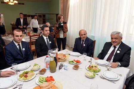 SOCAR prezidenti Neft Daşlarında neftçilərlə görüşüb