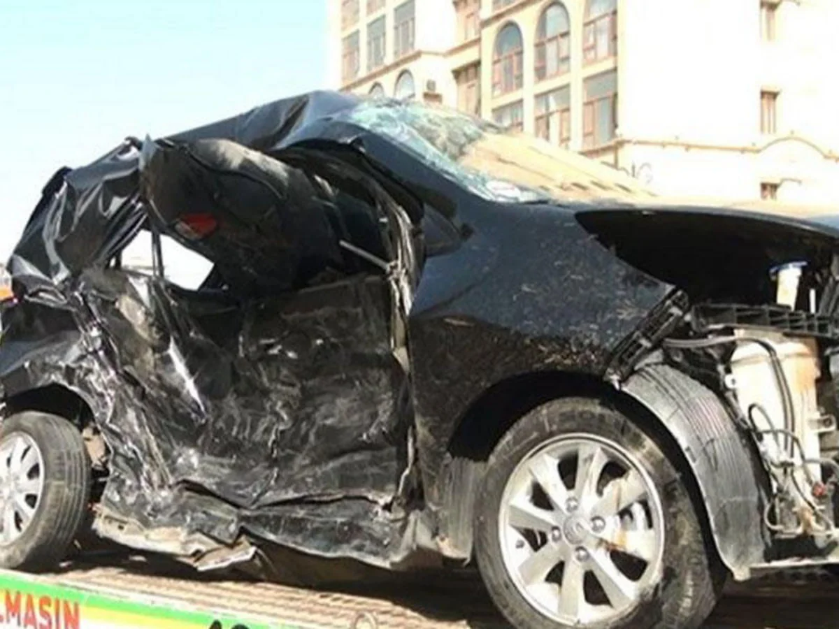 Qazaxda avtomobil divara çırpılıb, yaralılar var