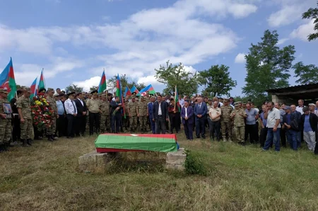 Hərbi hissədə bədbəxt hadisə nəticəsində həlak olan hərbçi dəfn edilib - FOTO - VİDEO - ƏLAVƏ OLUNUB