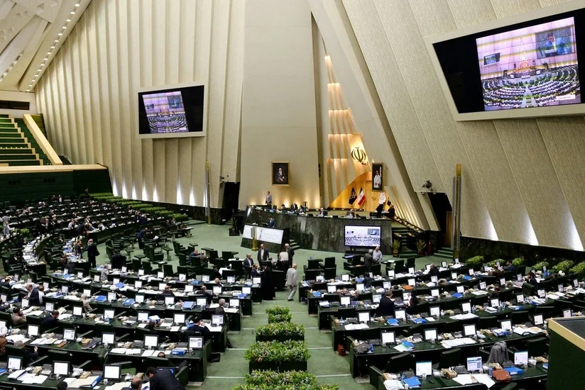 В парламенте Ирана призвали пересмотреть ядерную доктрину после ударов Израиля