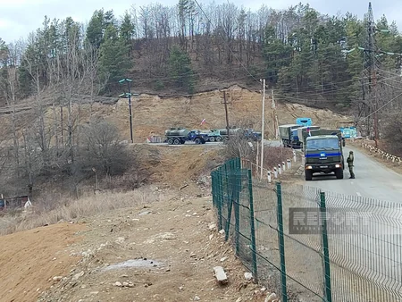 По дороге Ханкенди-Лачын беспрепятственно проехал 83 автомобиля российских миротворцев