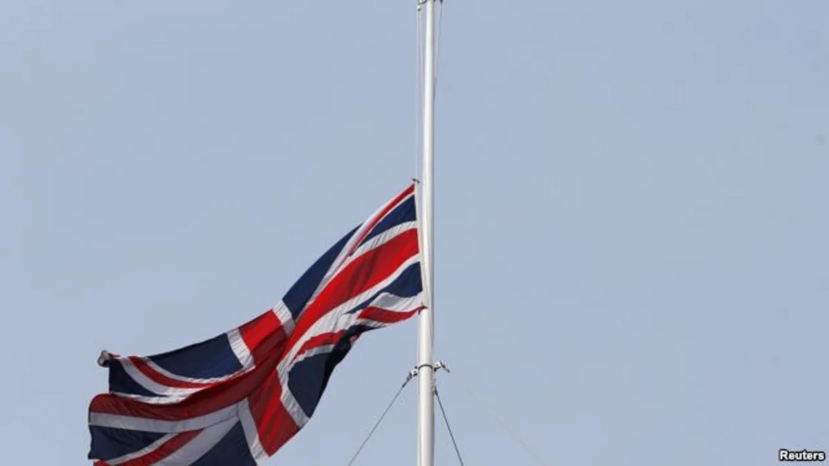 Səudiyyə kralına görə Britaniya bayrağının endirilməsi tənqid olunur