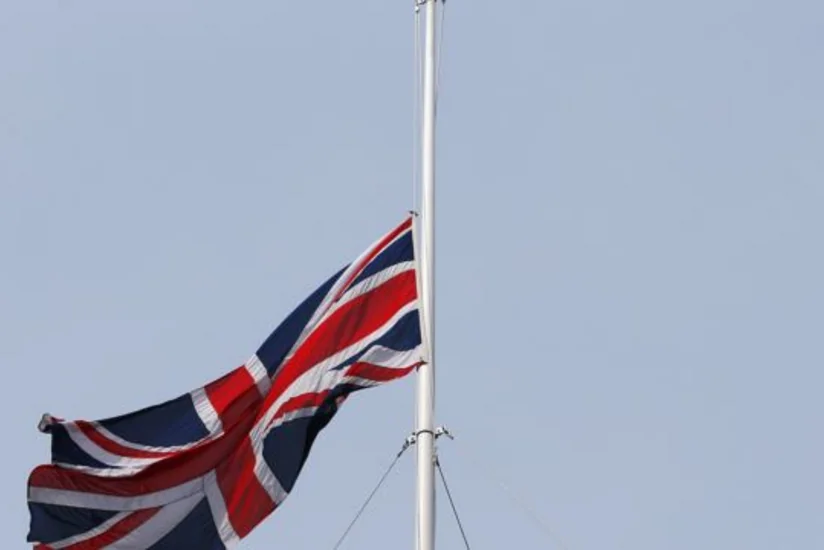 Səudiyyə kralına görə Britaniya bayrağının endirilməsi tənqid olunur