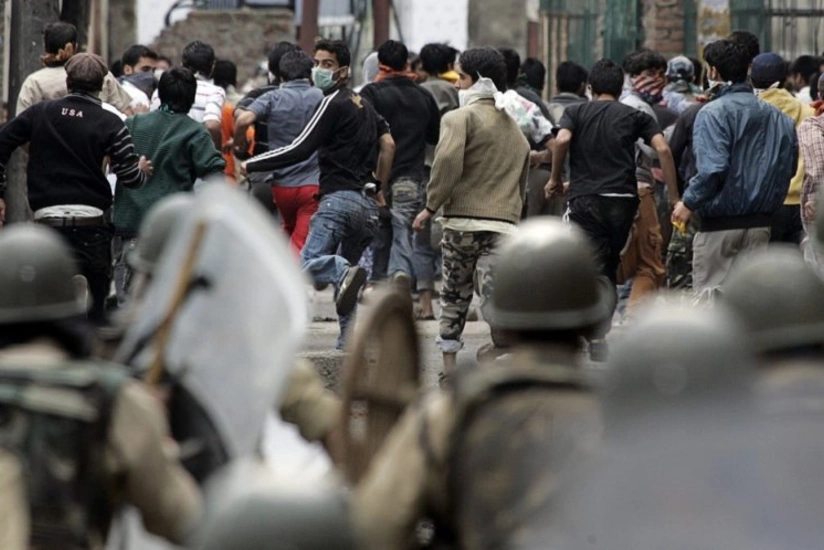 Hindistanda yerli sektanın lideri ilə bağlı qərardan sonra yaranmış qarışıqlıqlarda 25 nəfər öldürülüb