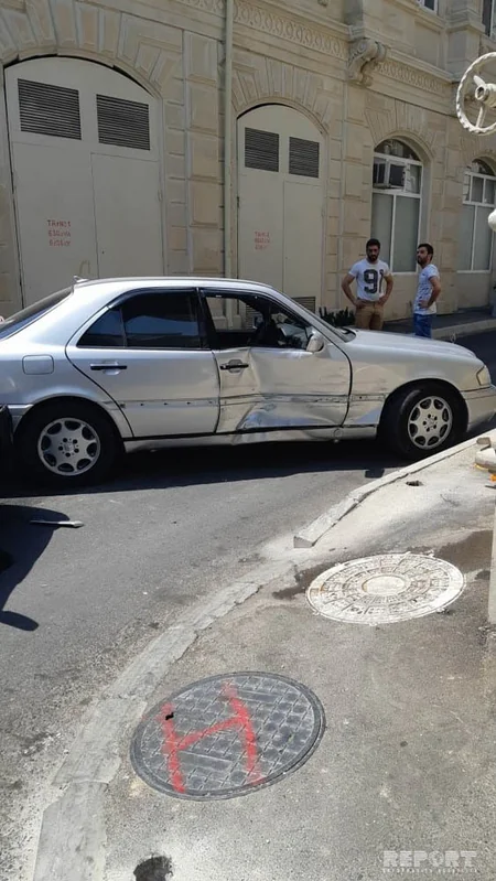 Bakıda iki avtomobil toqquşub - FOTO