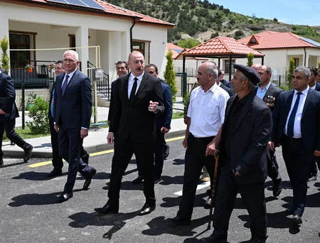 Prezident Laçının Sus kəndinə köçmüş sakinlərlə görüşüb - YENİLƏNİB