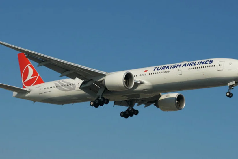 ​Türkiyə sərnişin təyyarəsi Varşava aeroportuna məcburi eniş edib