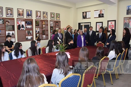 Türkiyənin ailə və sosial xidmətlər naziri Azərbaycandan olan şəhid övladları ilə görüşüb - YENİLƏNİB