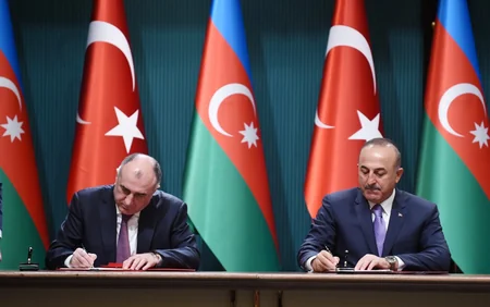 Azərbaycan-Türkiyə sənədləri imzalanıb