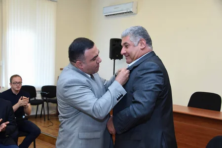 Azad Rəhimov aprel döyüşlərində iştirak etmiş zabitlərlə görüşüb