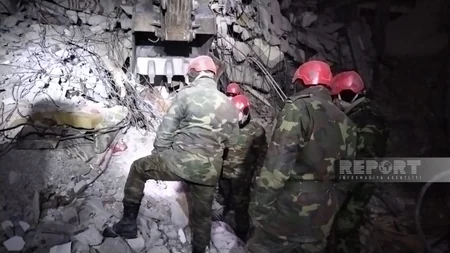 Azərbaycanın xilasediciləri dağıntılar altından ana və azyaşlı qızının meyitini çıxarıb