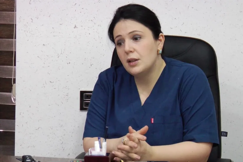 Bakıda klinikanın qadın baş həkimi xəstənin qızı tərəfindən döyülüb - FOTO