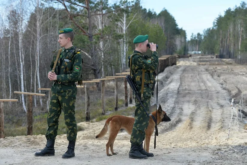 В Беларуси заявили о наращивании военного потенциала соседями у ее границ