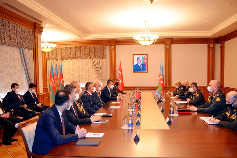 Министр обороны встретился с представителями компаний оборонной промышленности Турции